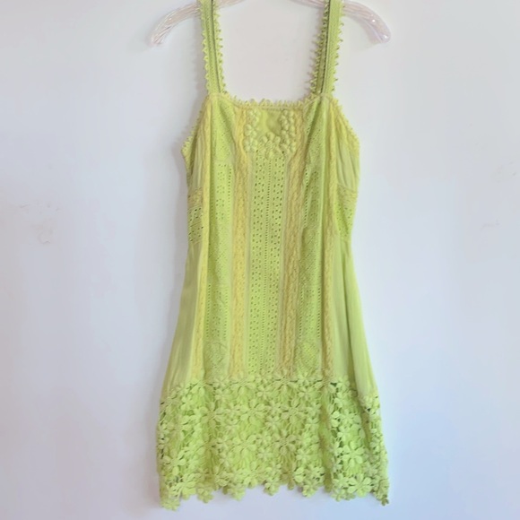 Yoana Baraschi Dresses & Skirts - NWT Yoana Baraschi size 6 beautiful dress with tons of details.